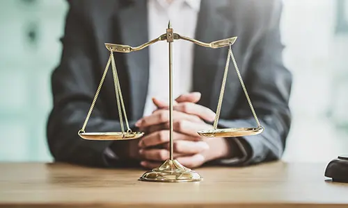 Rechtsanwalt Waage der Gerechtigkeit